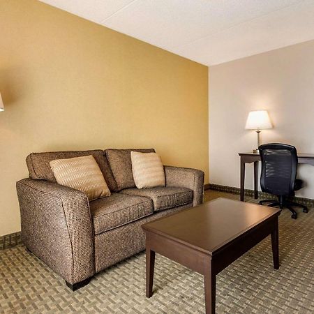 Quality Inn & Suites Brampton Eksteriør billede