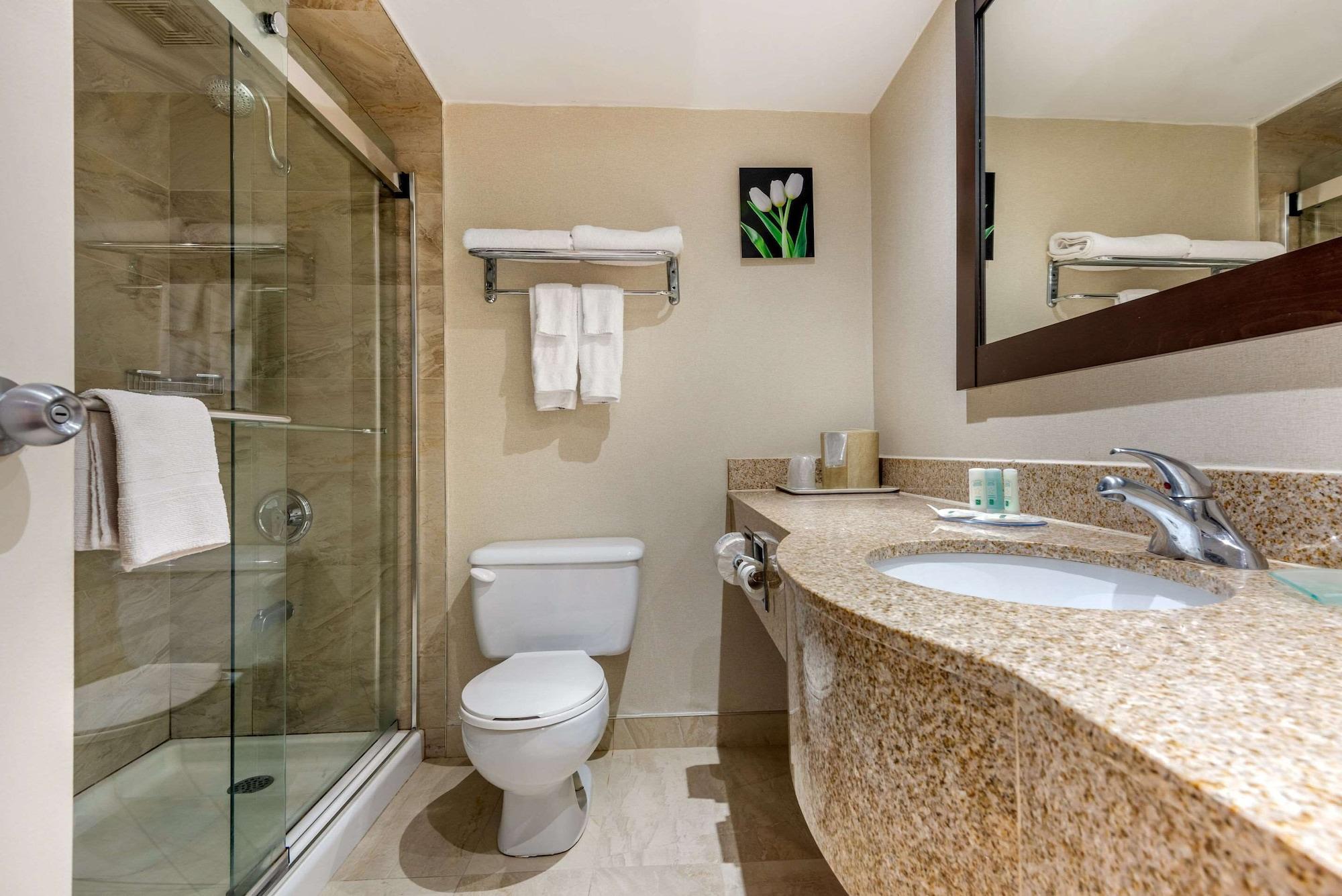 Quality Inn & Suites Brampton Eksteriør billede