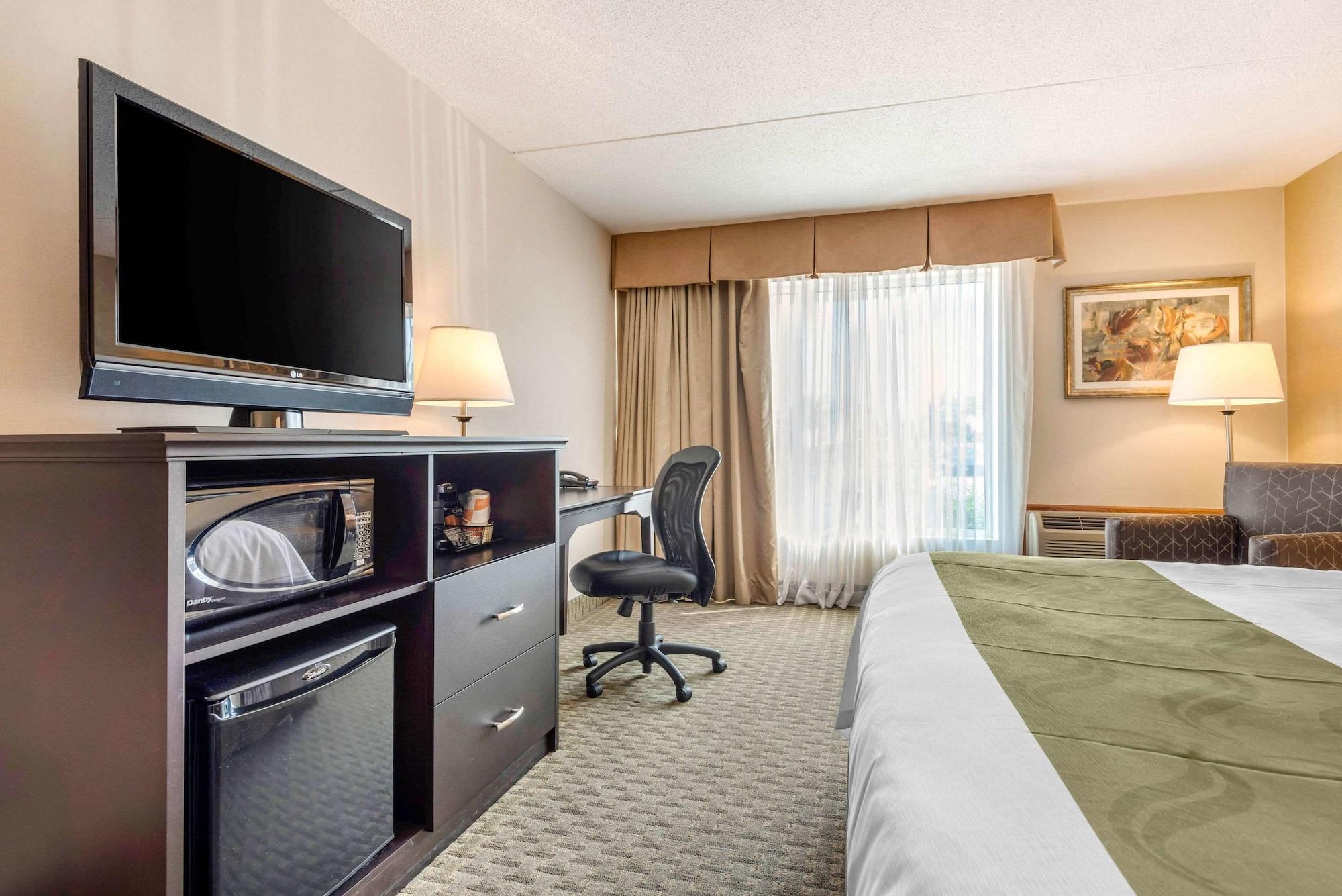 Quality Inn & Suites Brampton Eksteriør billede