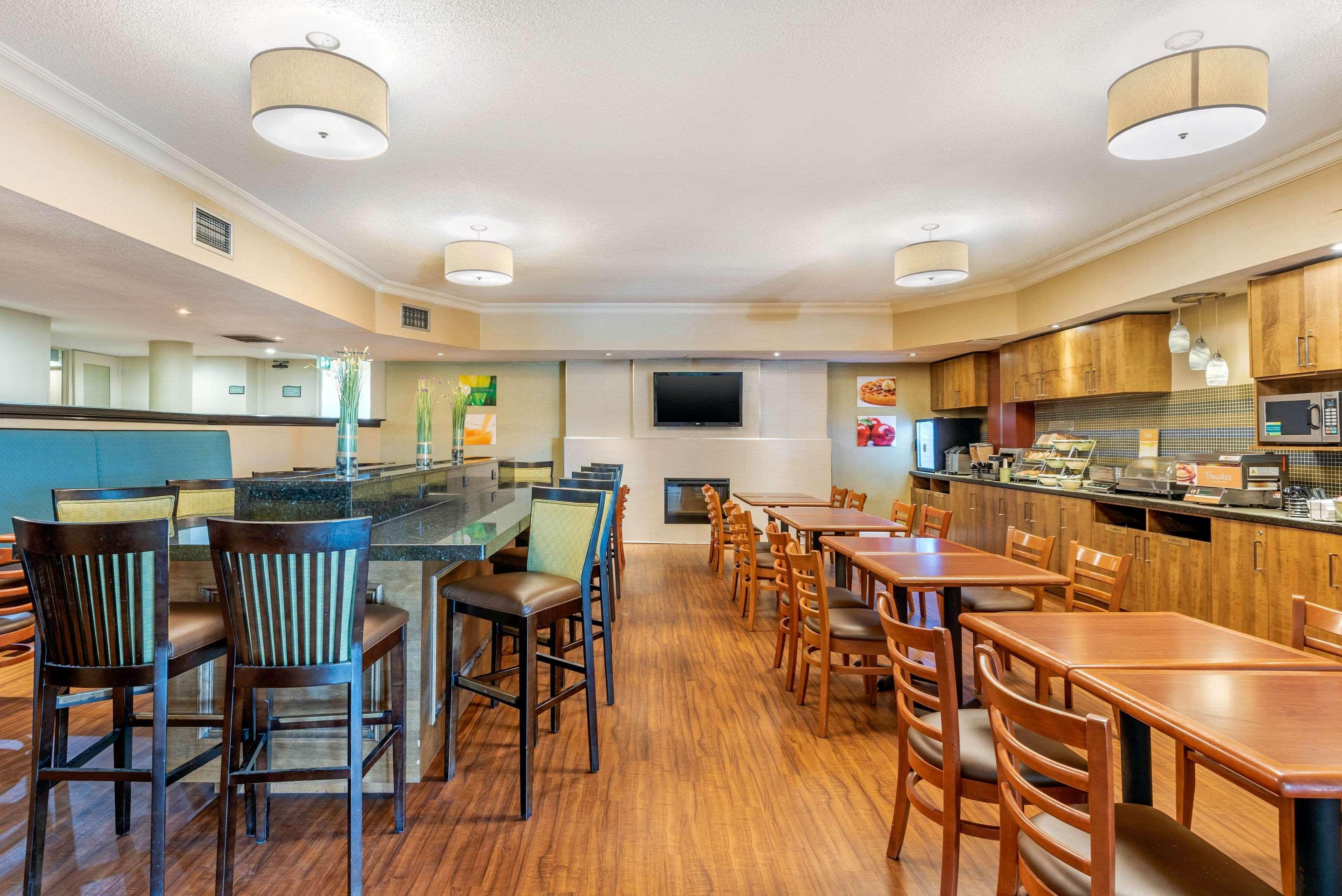 Quality Inn & Suites Brampton Eksteriør billede