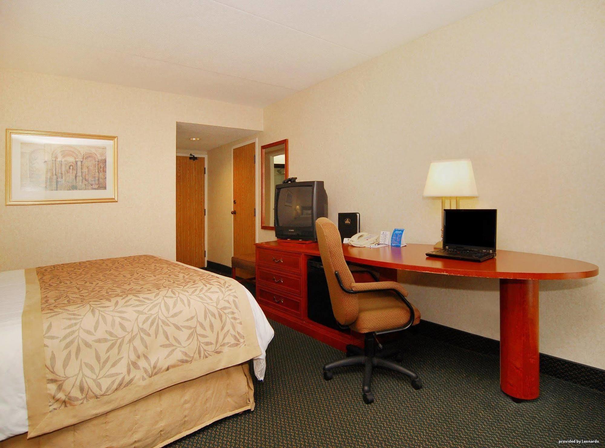 Quality Inn & Suites Brampton Eksteriør billede