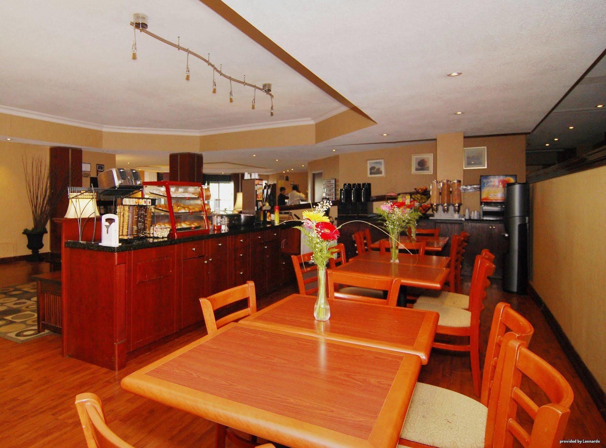 Quality Inn & Suites Brampton Eksteriør billede