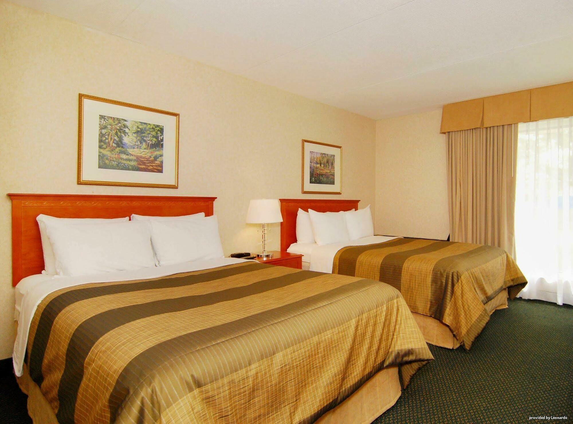 Quality Inn & Suites Brampton Eksteriør billede