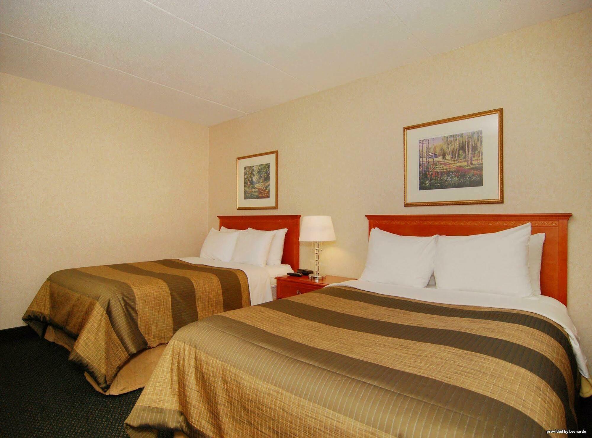 Quality Inn & Suites Brampton Eksteriør billede