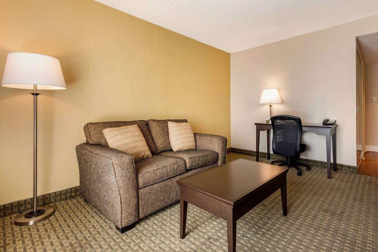 Quality Inn & Suites Brampton Eksteriør billede