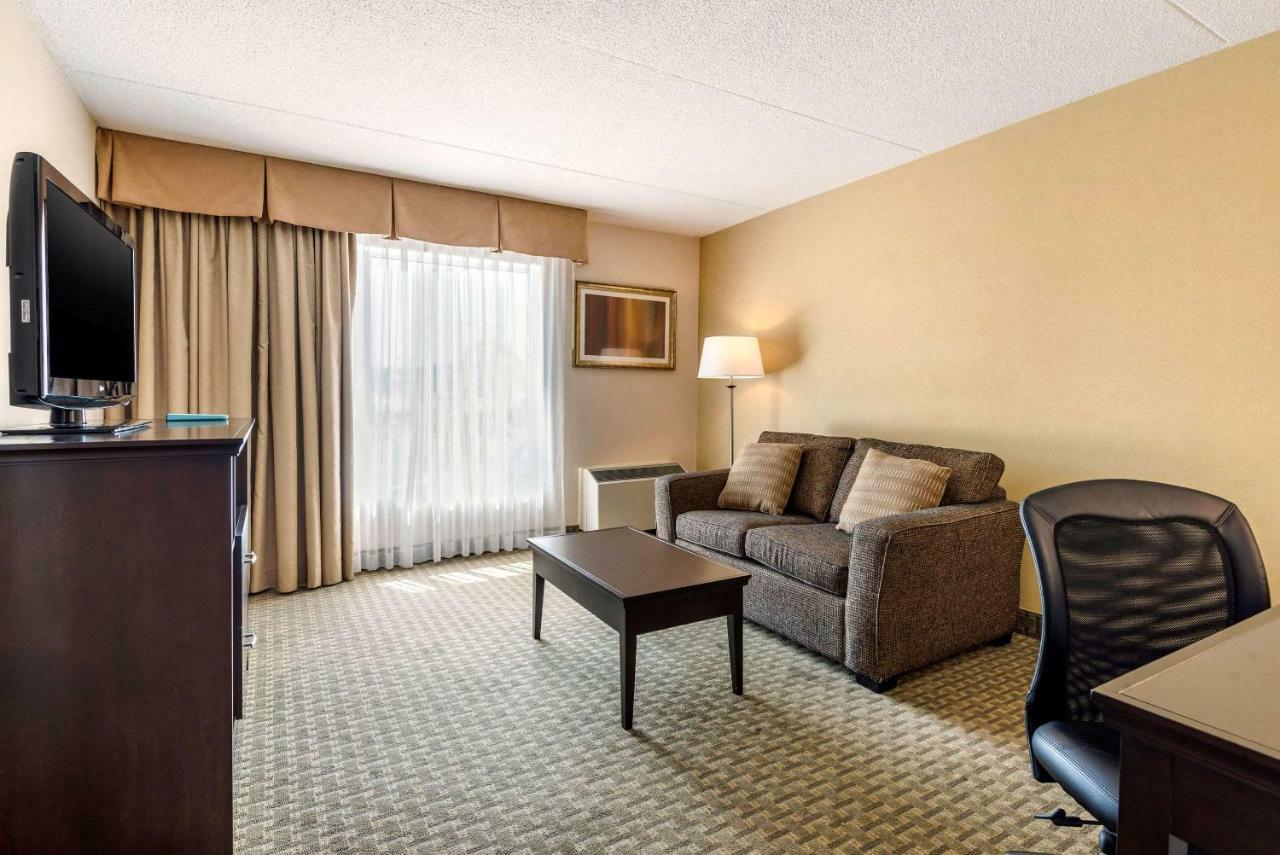 Quality Inn & Suites Brampton Eksteriør billede