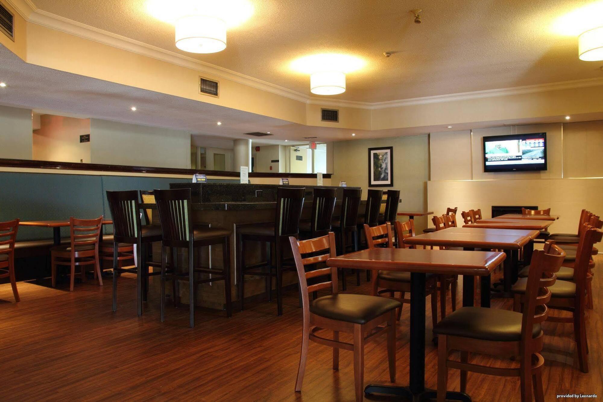 Quality Inn & Suites Brampton Eksteriør billede